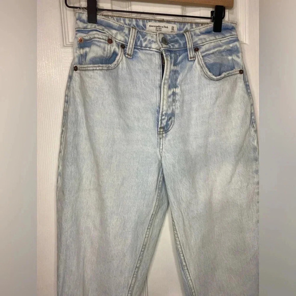 Abercrombie and Fitch the mom jeans - Picture 4 of 8